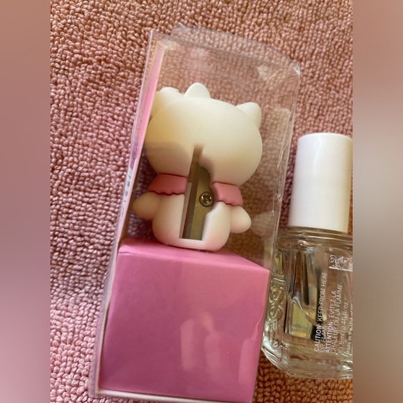 Hello Kitty Brand New Pencil Sharpener - Picture 3 of 3